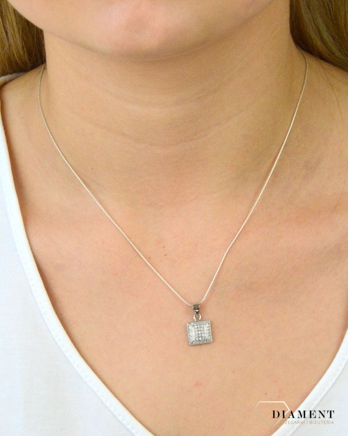 Srebrny łańcuszek lineczka 0.7mm AP012-0689 925 0,7mm. Srebrny łańcuszek lineczka. Łańcuszek lineczka srebrny. Srebrny łańcuszek delikatny. Łańcuszek idealny na każdą okazję. Łańcuszek damski (1).jpg